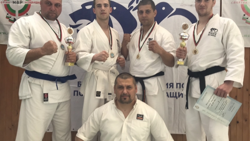 Русенски полицаи първенци от първенство по лична защита