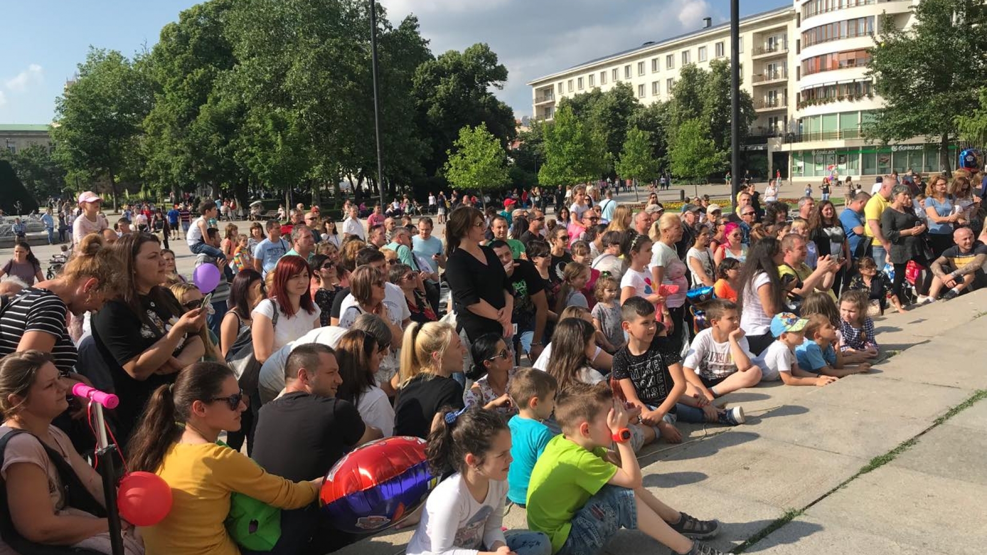 Детски празник събра русенчета на площада
