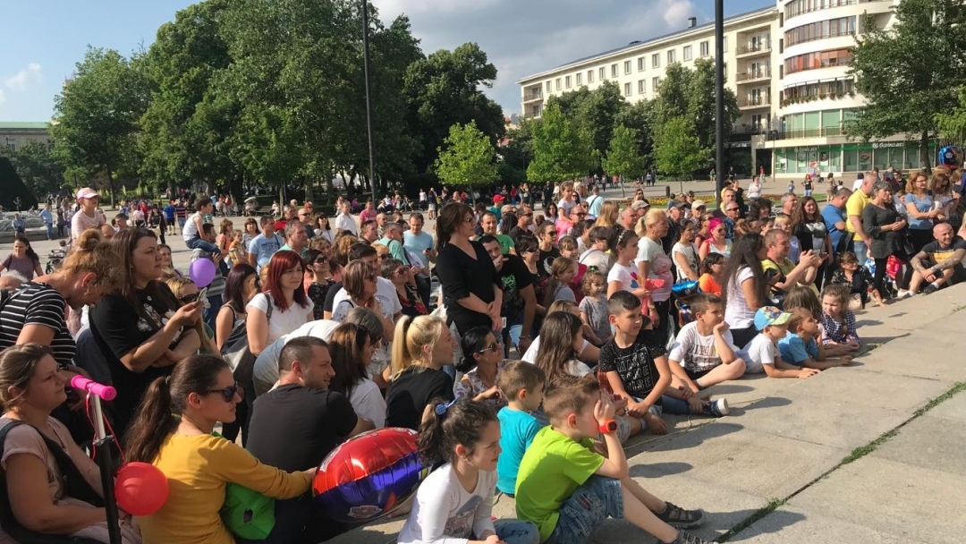 Детски празник събра русенчета на площада