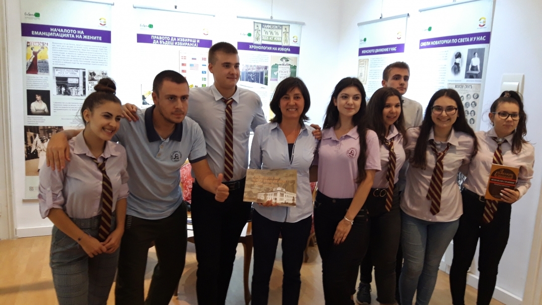 Отборът на ПГИУ „Елиас Канети“ завоюва първо място в куиза, посветен на жените в историята