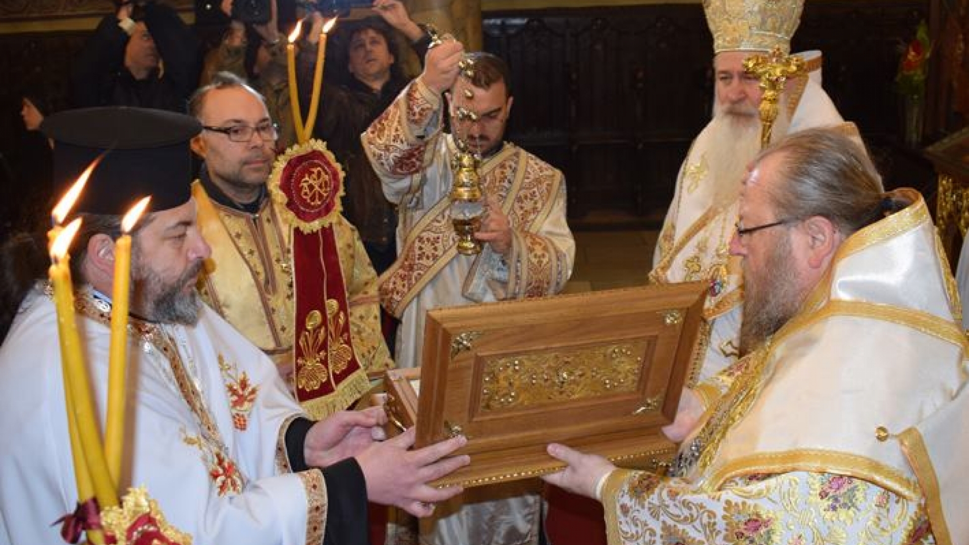 Изложиха ризата на Св. Димитър Басарбовски за поклонение