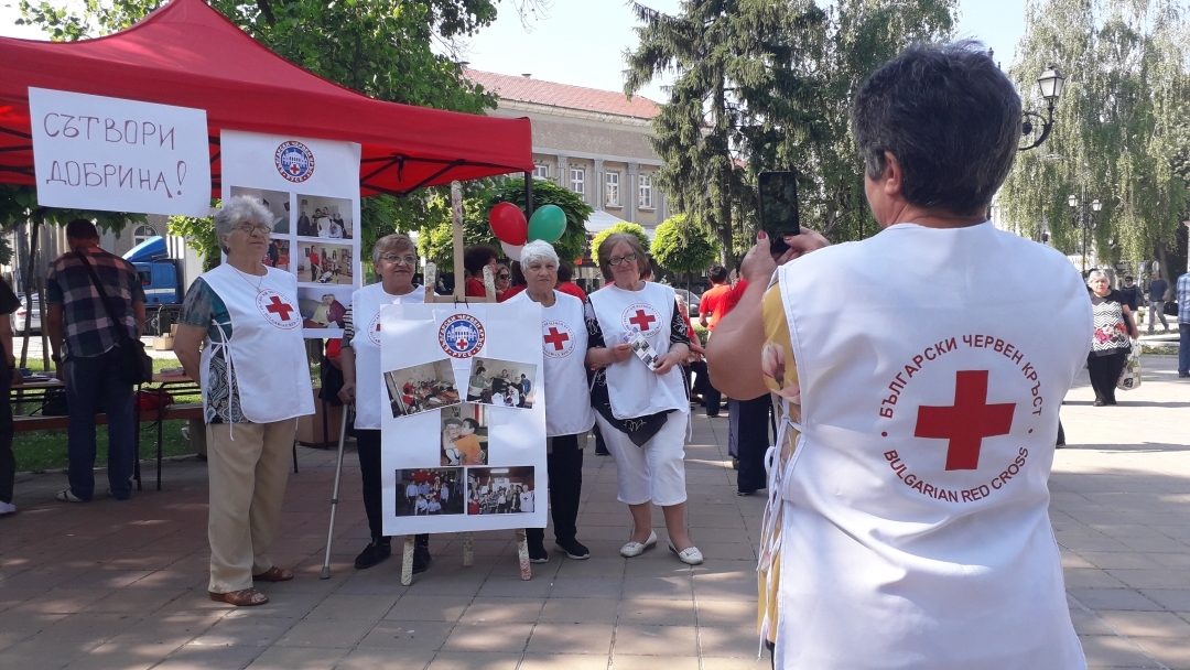 Фестивал „Млади в старостта“ събра възрастни хора в Русе