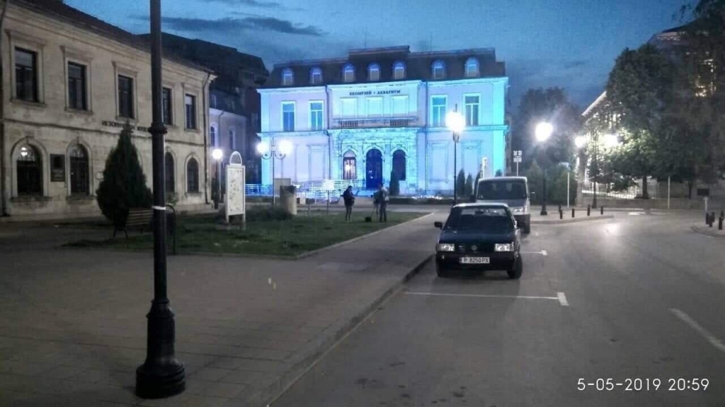 Екомузейят светна в синьо