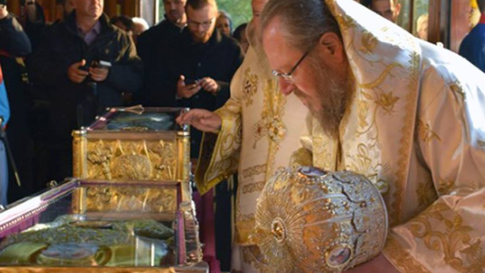 Посрещат ризата на Димитър Басарбовски в Русе