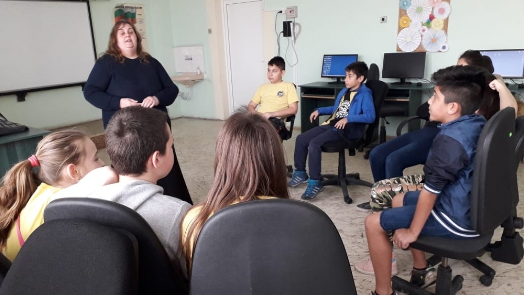 Доброволци отбелязват Деня на розовата фланелка
