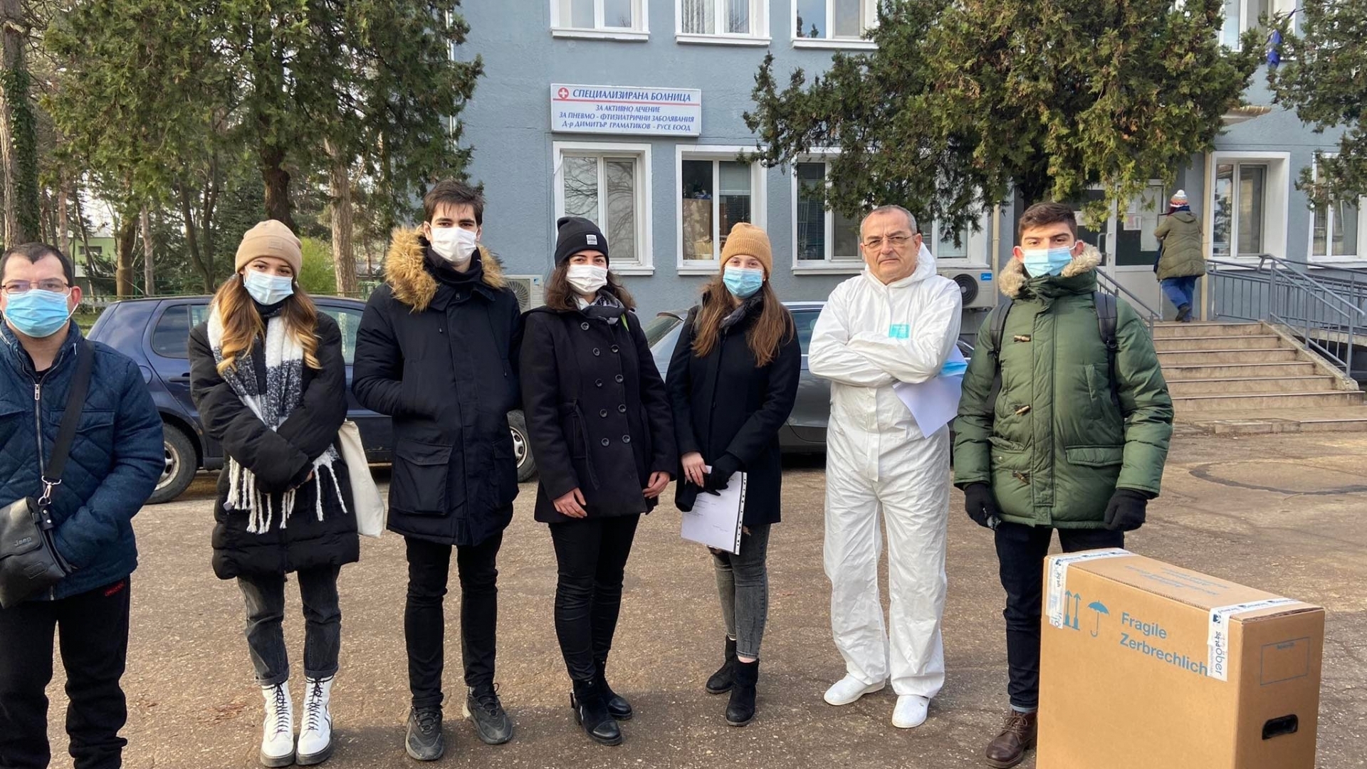 Младежи от Русе дариха кислороден апарат и парична сума на Тубдиспансера