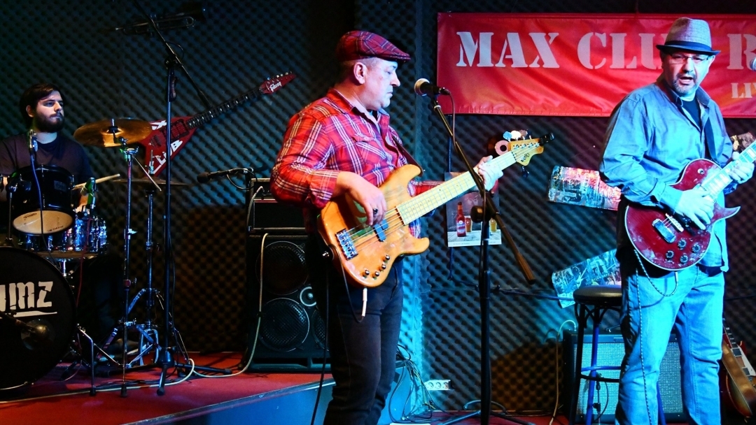 Blues Strings Live