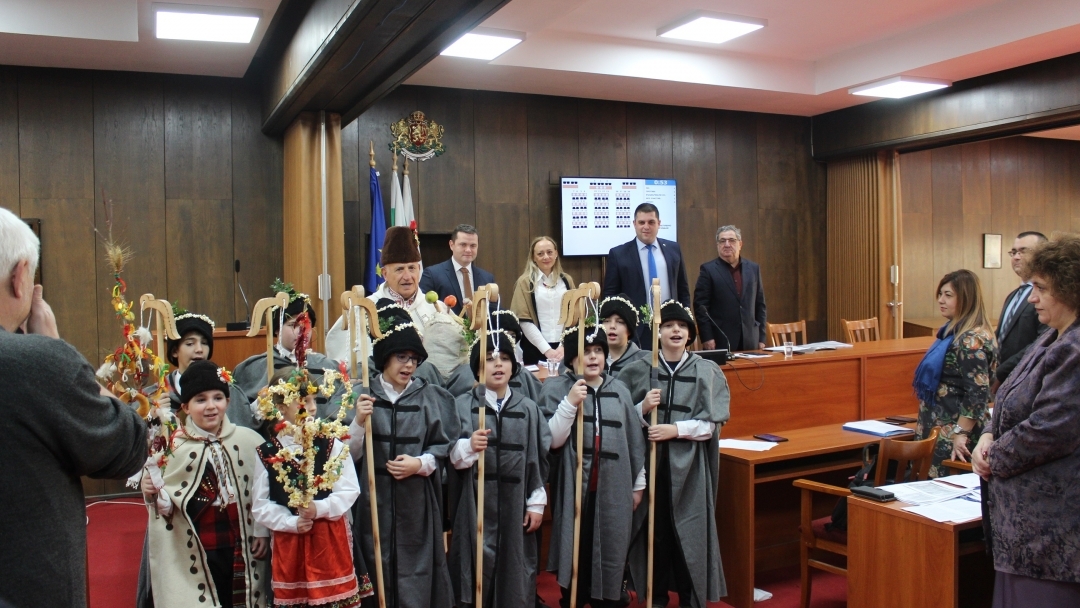 Малки коледари нарекоха за здраве на Община Русе