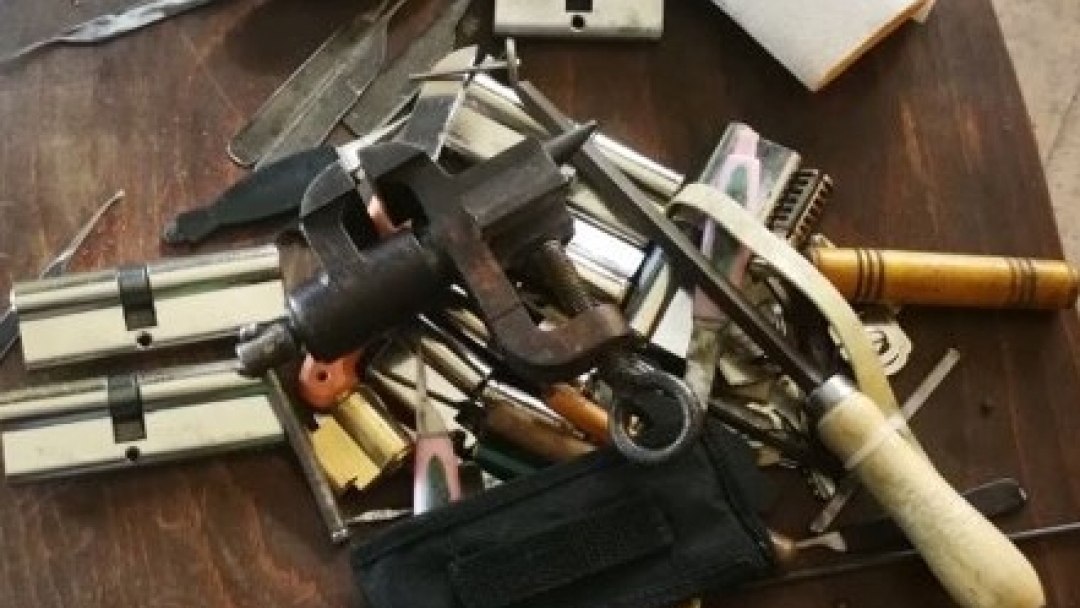 Задържаха двама за откраднатите икони от храмове в Русенско 