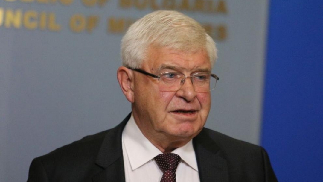 Връщат маските на закрито