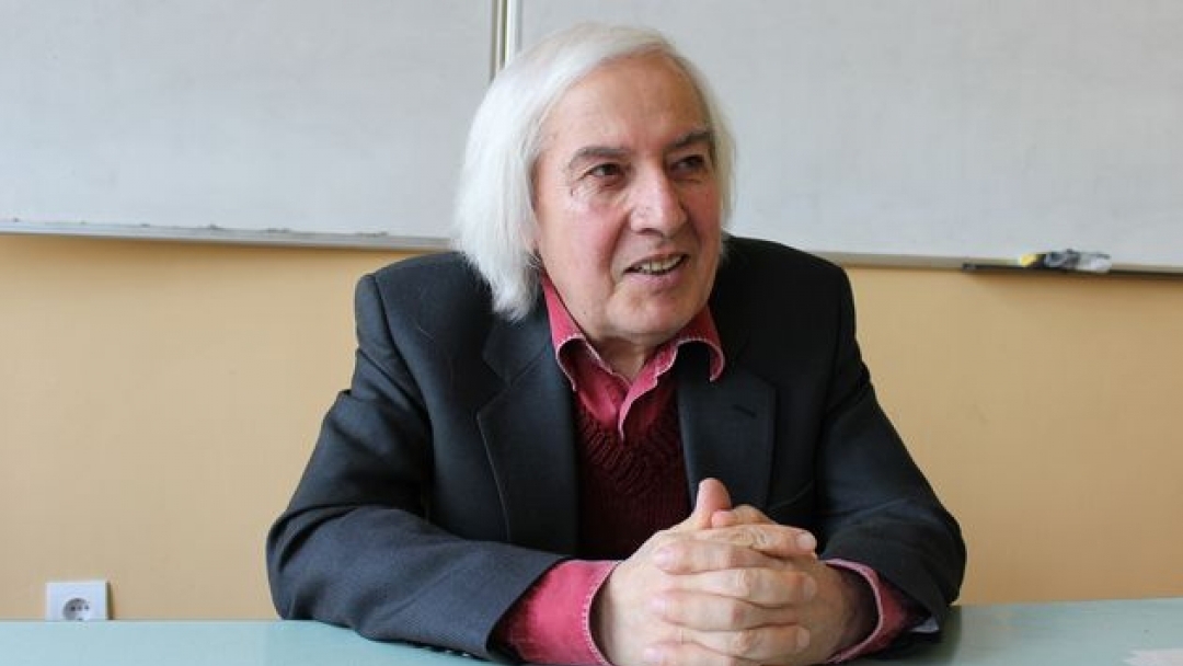 Теодосий Теодосиев се среща с ученици от МГ „Баба Тонка“