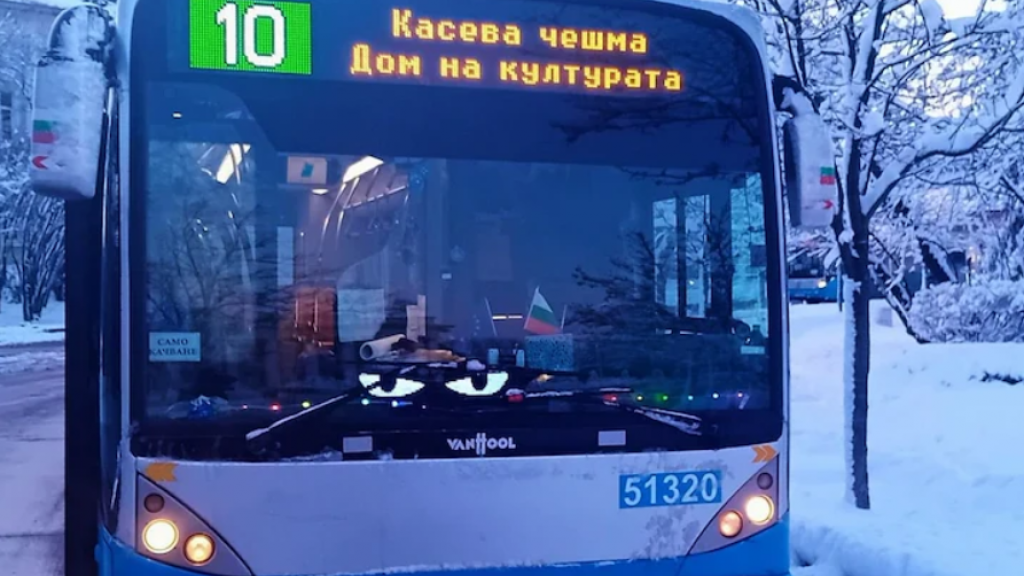 Снеговалежът наложи промени в маршрутите на шест автобусни линии в Русе
