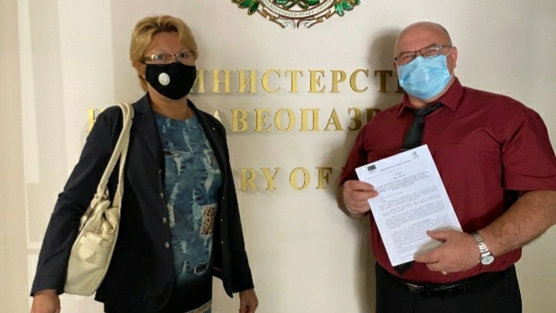 Допълнителни трудови възнаграждения ще получат здравни специалисти